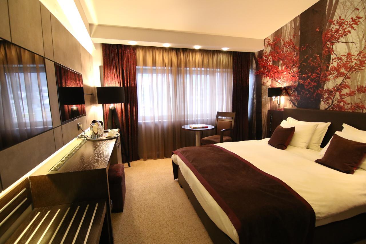 Queen'S Hotel - Zebra Centre Escópia Quarto foto