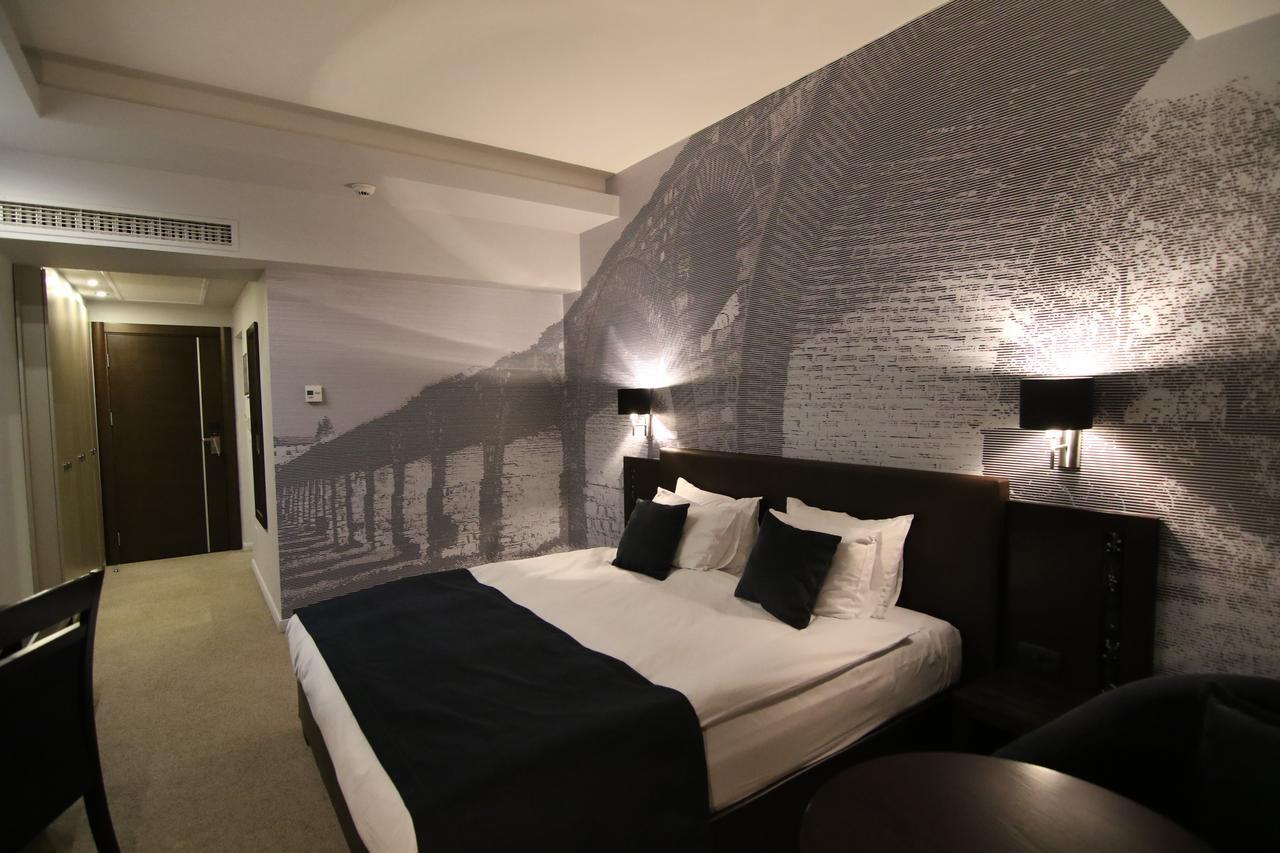 Queen'S Hotel - Zebra Centre Escópia Quarto foto